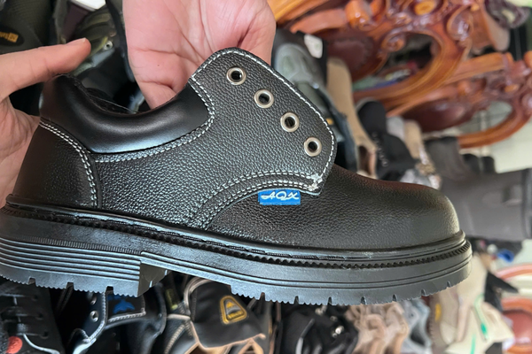 Cách vệ sinh và bảo quản giày bảo hộ da, vải, cao su đúng cách